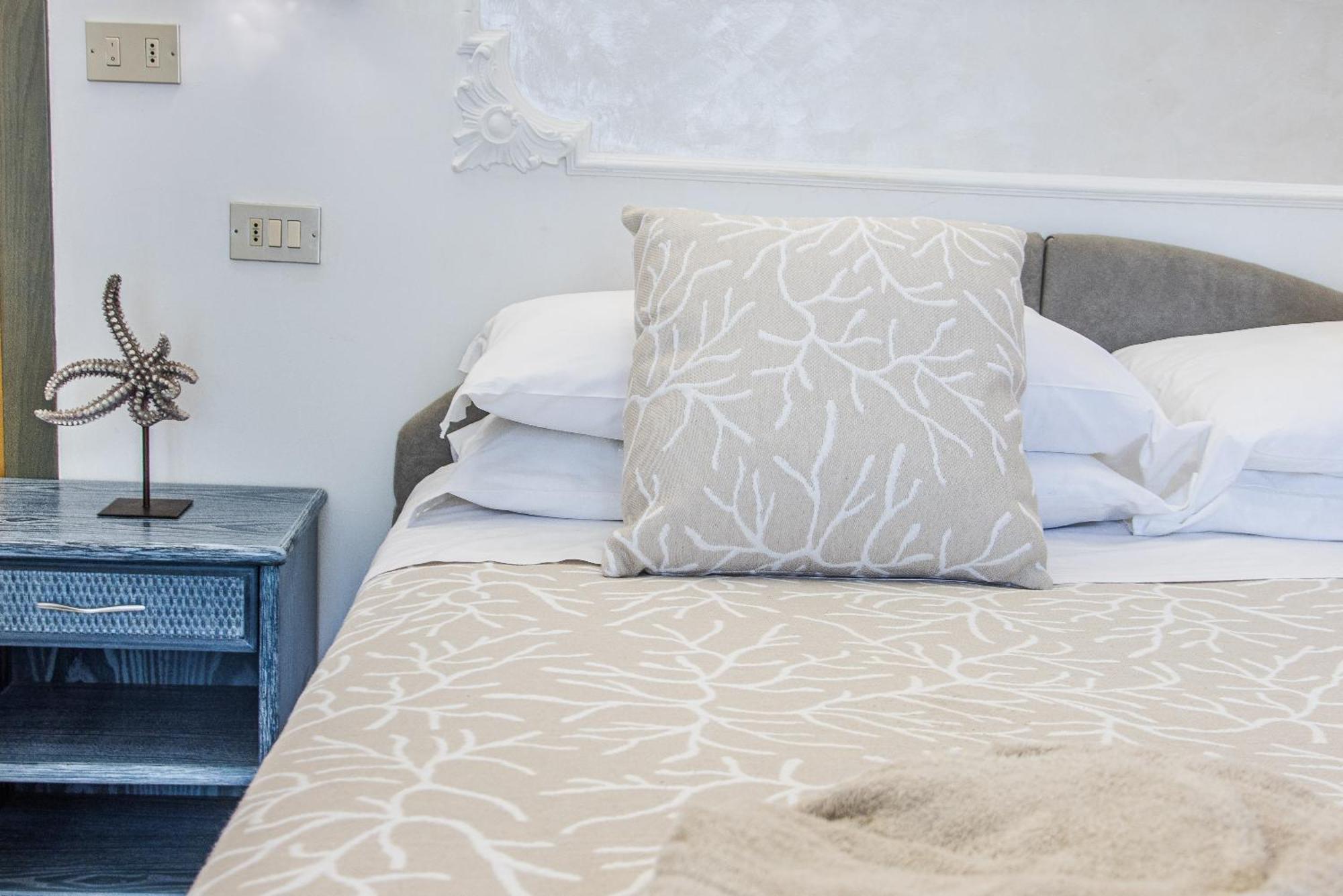 Royal Boutique Hotel ริชโชเน ภายนอก รูปภาพ